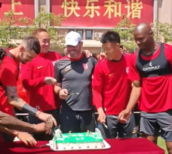 6t体育-CBA福建篮球队教练是否涉足足球？